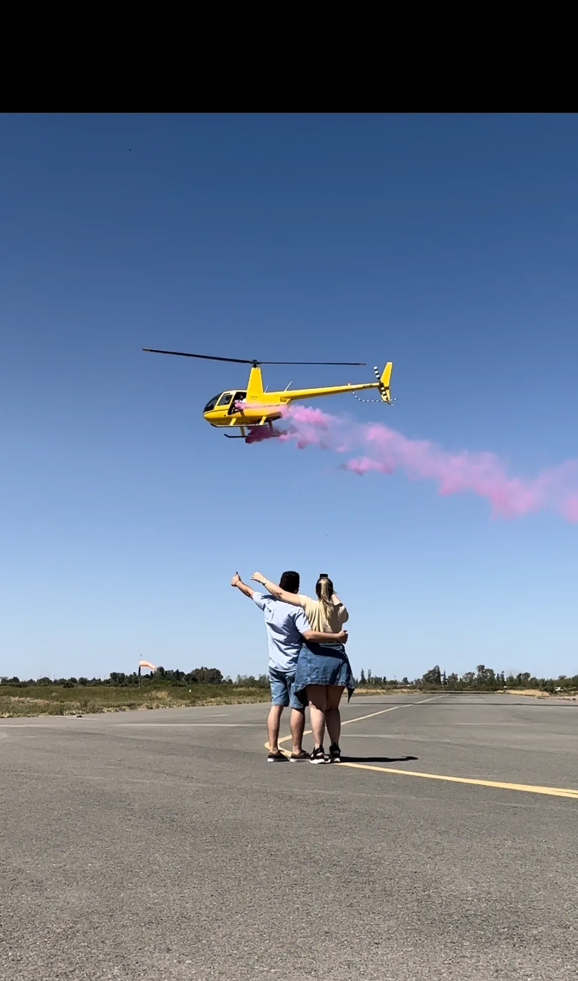Helicóptero en evento de revelación de género