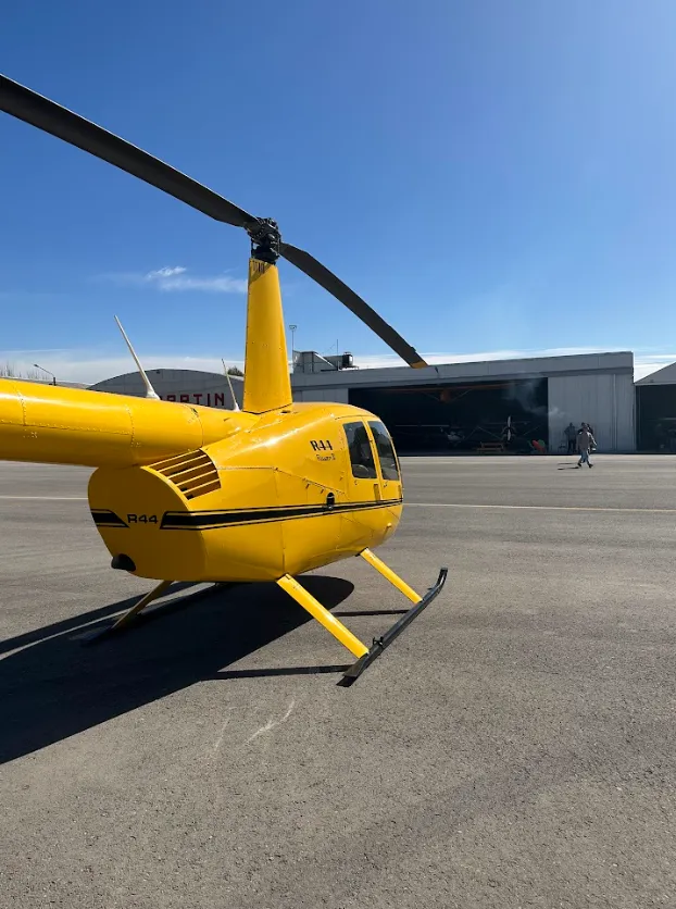 Helicóptero Raven de espaldas